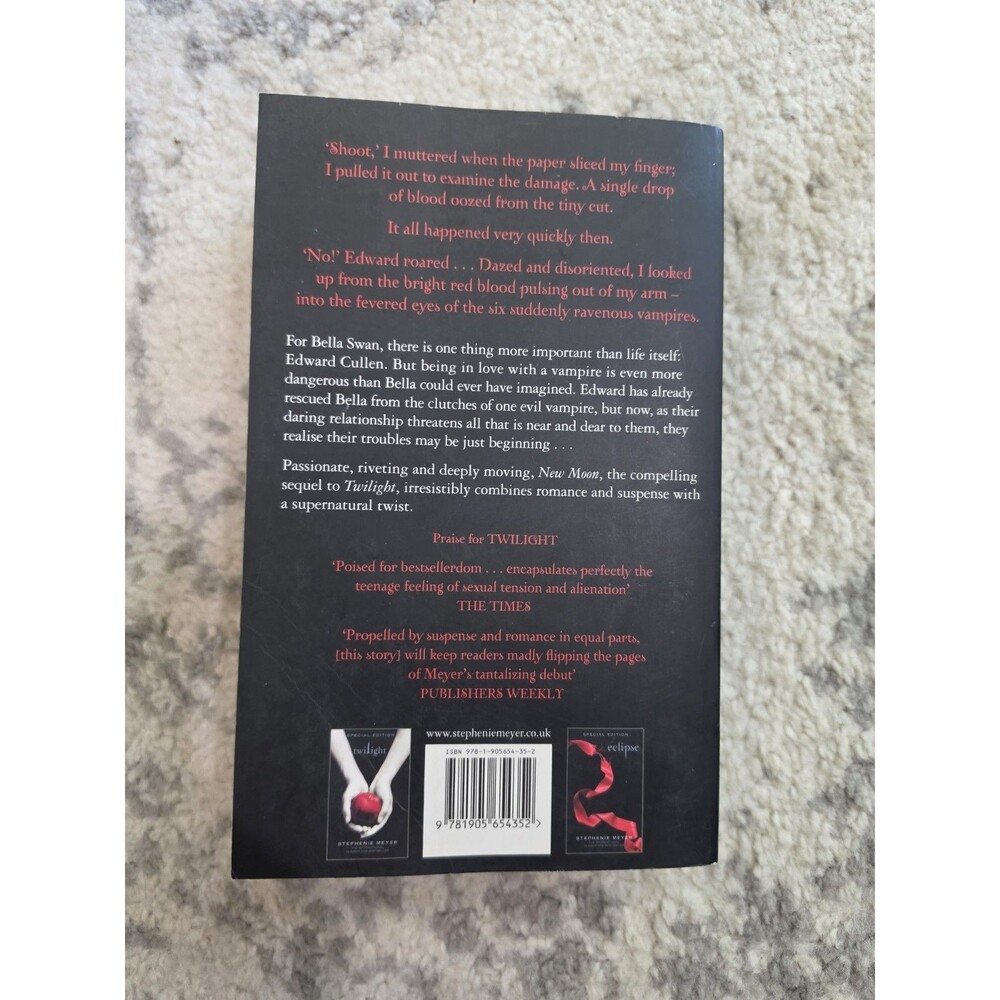 New Moon by Stephenie Meyer Paperback Twilight Series #2 Special Edition - Picture 2 of 5